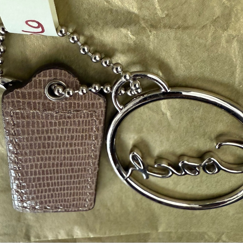 Coach (✨B1G1 1/2 off) Oval Script Metal and Brown Leather Hangtags - Picture 7 of 9
